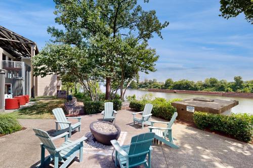 Rollin' on the River near Bicentennial Mall State Park