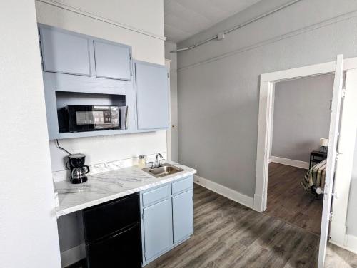 Konyha, Private Apartments and Sleeping Rooms Near Marathon, Hershey in Robinson