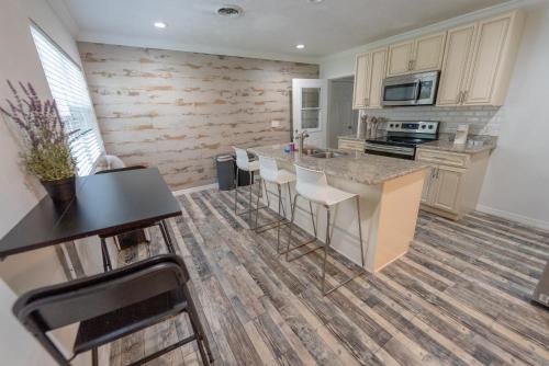 Facilities, Prvt 8 guests, pool, Disney, Universal near The Osprey Tavern