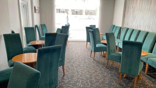 Sandy Lodge Hotel - image 2