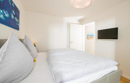 One-Bedroom Apartment image 4