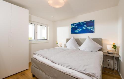 One-Bedroom Apartment image 3