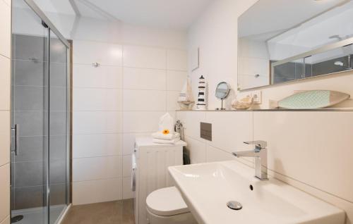 One-Bedroom Apartment image 2