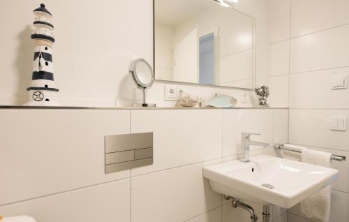 One-Bedroom Apartment image 1