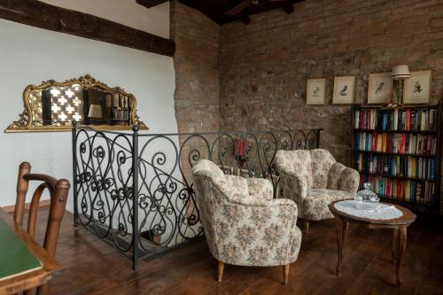 La Buca in Castello Di Serravalle