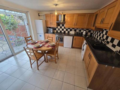 Beautiful rooms in PRIME location! 3