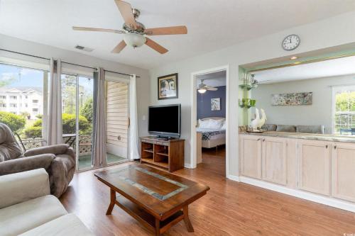 Stunning First Floor 2 Bedroom Suite-River Oaks 22-A in Myrtle Beach, USA