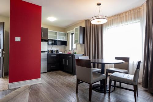 Ramada by Wyndham Ottawa On The Rideau near Ottawa Macdonald-Cartier International Airport