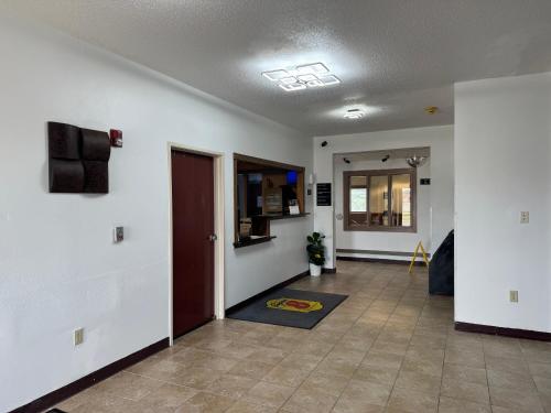 Super 8 by Wyndham Mason City - image 10