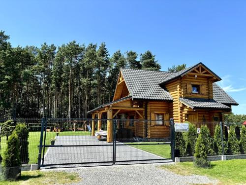 Dom Wakacyjny Złoto Północy na wyłączność, parking, plac zabaw, tarasy