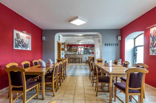 餐廳, Penzion a restaurace U Vladare in 泰普拉河畔貝喬夫
