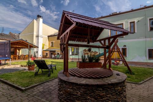 花園, Penzion a restaurace U Vladare in 泰普拉河畔貝喬夫