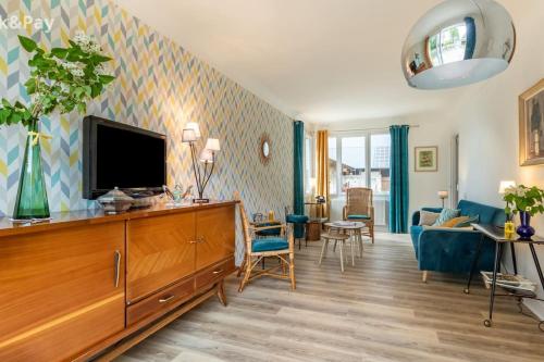Koplietošanas atpūtas telpa ar TV, Carré Vintage, gîte années 50 avec jardin proche Laon (Carre Vintage, gite annees 50 avec jardin proche Laon) in Grandlup-et-Fay
