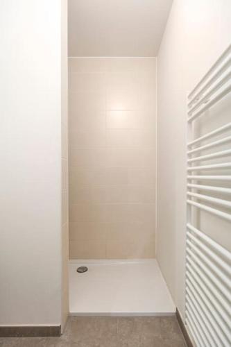 Elegant Canal-View Duplex with Free Parking, Brussels (photo 5)