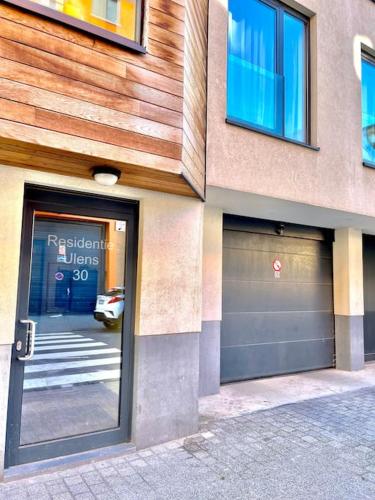 Elegant Canal-View Duplex with Free Parking, Brussels (photo 8)