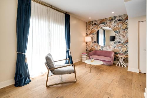 One Bedroom Suite Queen image 6