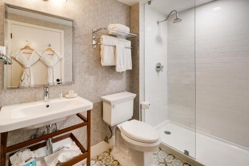 One Bedroom Suite Queen image 1