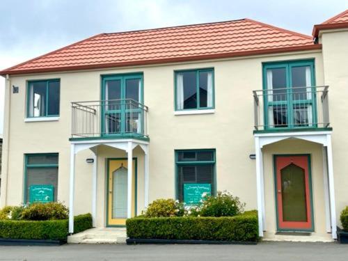 Akaroa Village Inn Room Type - Two-Bedroom Apartment with Balcony and Sea View