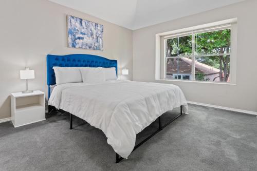 4 Bedroom Suburban Dream House - SeaWorld-6Flags-MedCenter - Sleeps 10 in San Antonio, USA