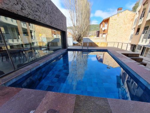 Apartment with Mountain View