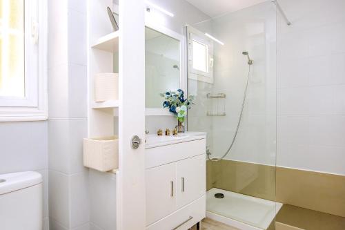 Two-Bedroom House image 8