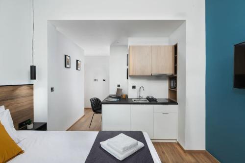 The Meta Stay - Sunny Getaway with Rooftop Access 3