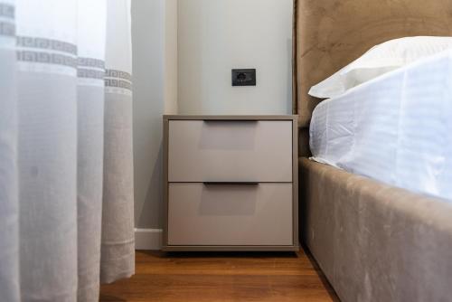 One-Bedroom Apartment image 9