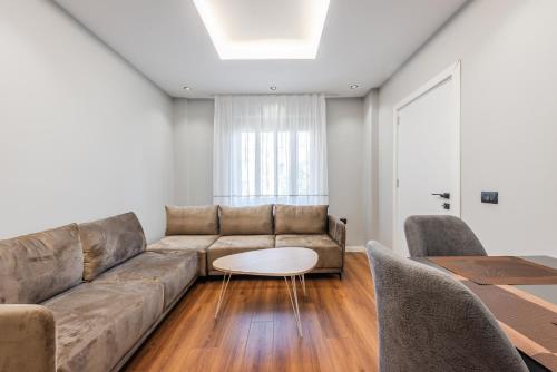 One-Bedroom Apartment image 4
