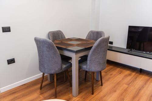 One-Bedroom Apartment image 3