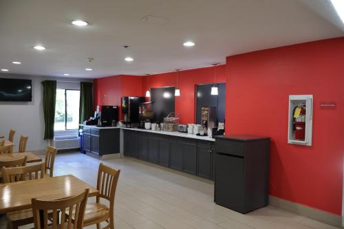 Namaste Inn & Suites Dawsonville - image 7