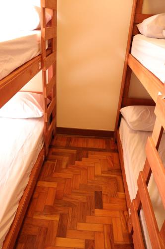 6-Bed Mixed Dormitory Room image 2