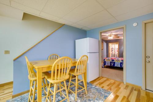 2 Mi to Lake Michigan Beaches Frankfort Getaway! in Frankfort, USA