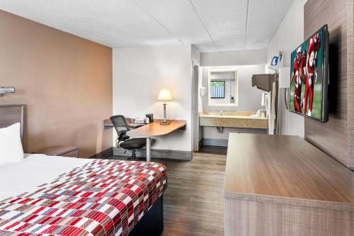 Red Roof Inn Indianapolis North - College Park - image 6