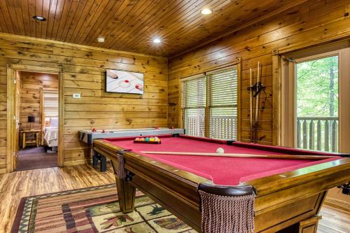 It's 5 O'clock Somewhere Hot Tub Theater Room FREE tickets each paid day Game Room WIFI!!! - image 14