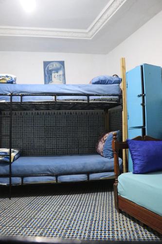 White And Blue in เอสซาวีรา ซิตี้ เซ็นเตอร์