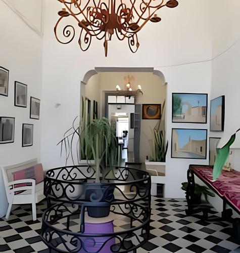 Galeria de Arte Casa Morada en el corazón del centro in Mérida, Mexico