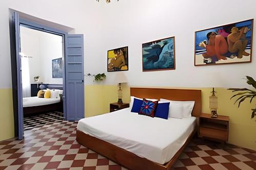 Galeria de Arte Casa Morada en el corazón del centro in Mérida, Mexico