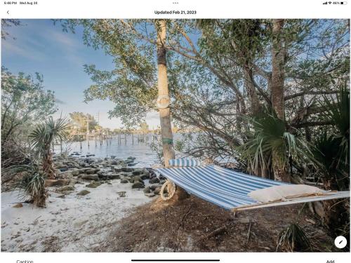 Rustic River Retreat 3-2 - 3 min walk to Eau Gallie Arts District shops in Melbourne, USA