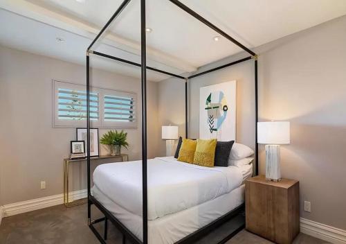 Exceptional 3 Bedrooms On The Beach Penthouse in Los Angeles, USA