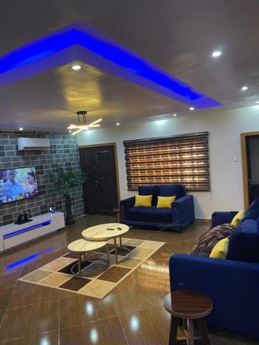 24-Hour Electricity An Entire Stylish 4-Bedroom Bungalow in อะคูร์