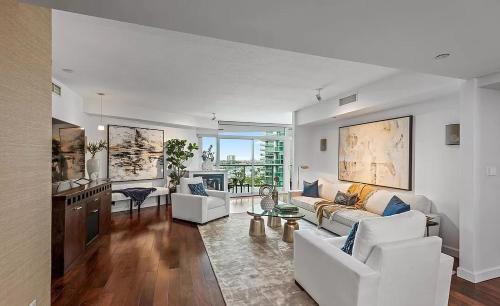 Two Bedroom Apartment with Amazing Night-Scape Views in Los Angeles, USA