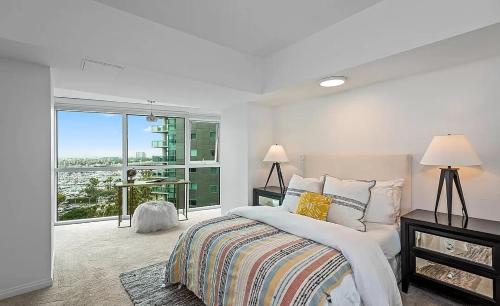 Two Bedroom Apartment with Amazing Night-Scape Views in Los Angeles, USA