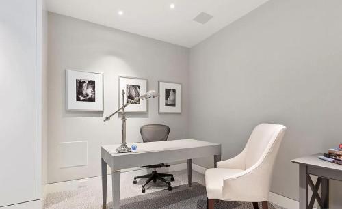Two Bedroom Luxury Apartment with Abundance of Light in Los Angeles, USA