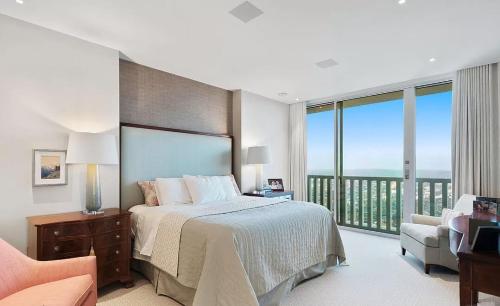 Two Bedroom Luxury Apartment with Abundance of Light in Los Angeles, USA