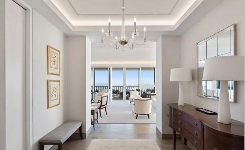 Two Bedroom Luxury Apartment with Abundance of Light in Los Angeles, USA