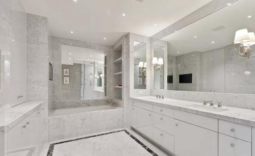 Two Bedroom Luxury Apartment with Abundance of Light in Los Angeles, USA