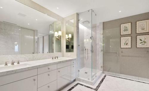 Two Bedroom Luxury Apartment with Abundance of Light in Los Angeles, USA