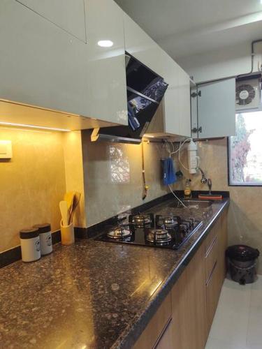 City Homes Pearl Apartment in فيكرولي الغربية