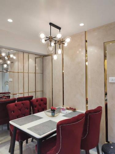 City Homes Pearl Apartment in فيكرولي الغربية