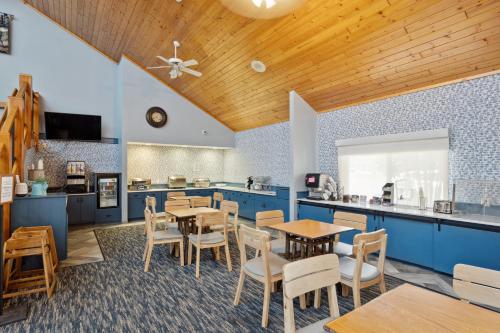 อเมริกอินน์ บาย วินด์แฮม วิสคอนซิน เดลส์ (AmericInn by Wyndham Wisconsin Dells) in วิสคอนซินเดลส์ (WI)